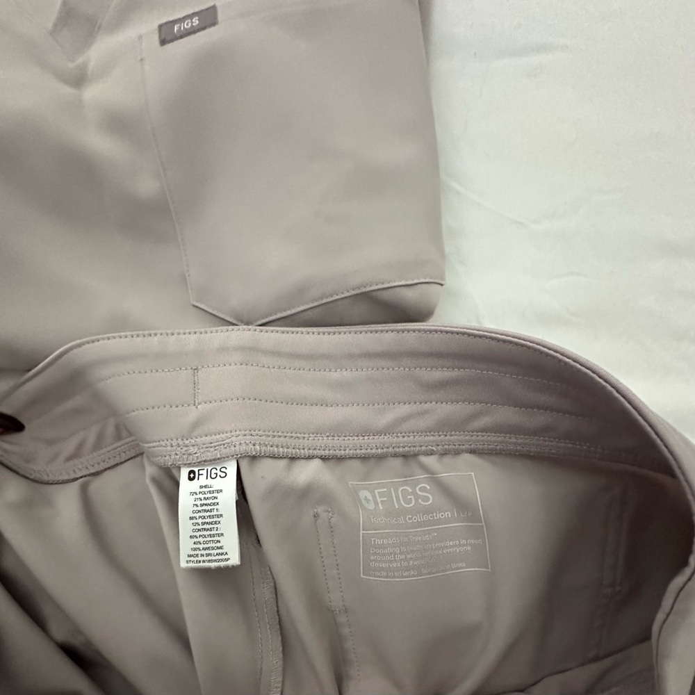 NEW - Figs Women's Scrub Pant and Top in Slate - Picture 4 of 6